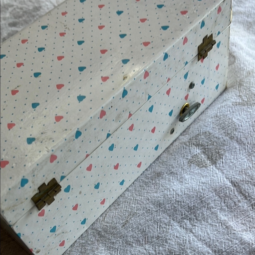 Heart Pattern Jewelry Box - Picture 8 of 10